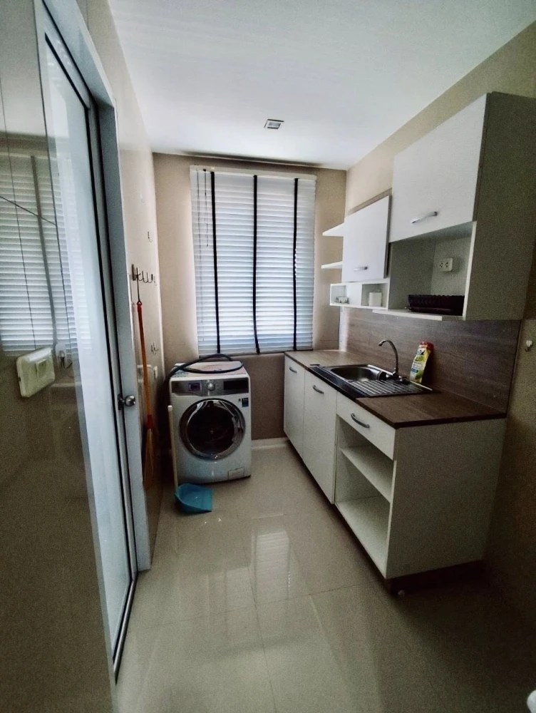 Happy Condo for sale, Lat Phrao 101, large room, comfortable, not cramped, corner location, quiet, peaceful, suitable for relaxation.