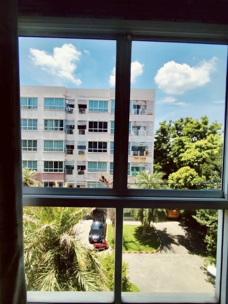 Happy Condo for sale, Lat Phrao 101, large room, comfortable, not cramped, corner location, quiet, peaceful, suitable for relaxation.
