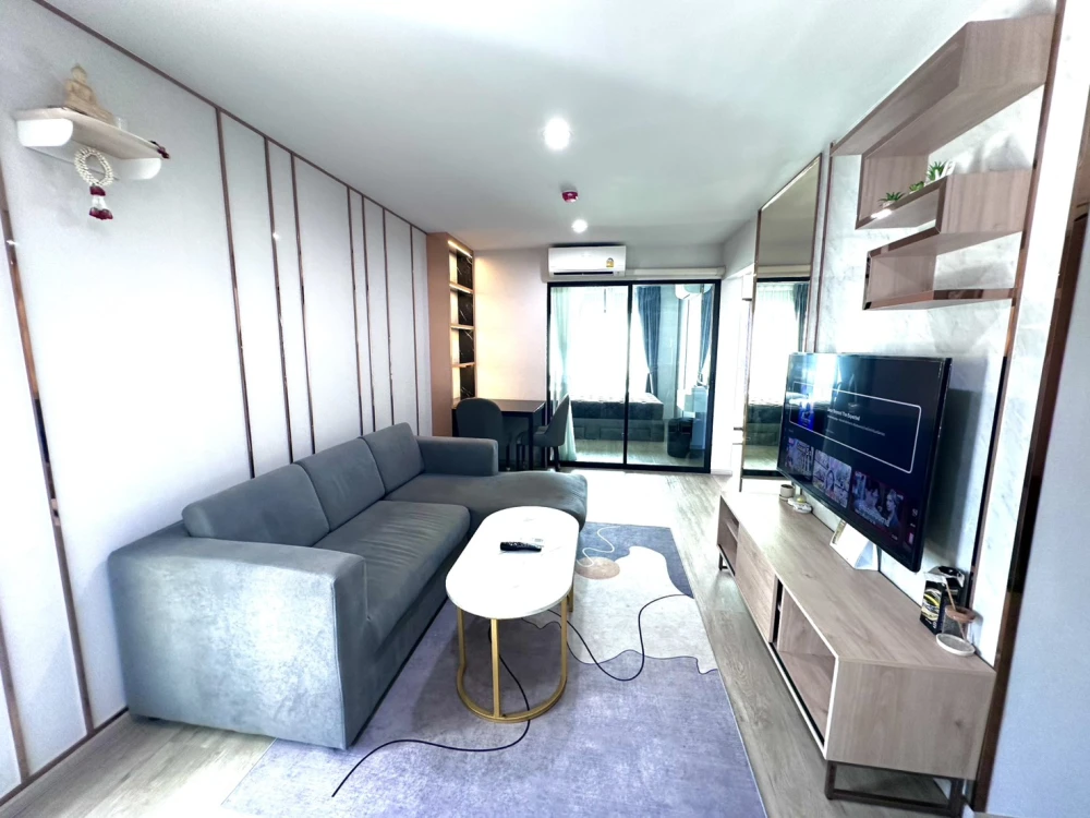 Selling Hi Condo Sukhumvit 93, corner unit. Headboard not adjacent to other units, unblocked view from the back. Fully furnished. Book now!