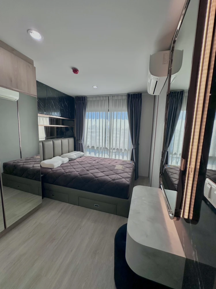 Selling Hi Condo Sukhumvit 93, corner unit. Headboard not adjacent to other units, unblocked view from the back. Fully furnished. Book now!