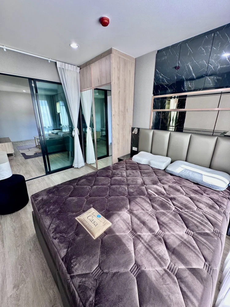 Selling Hi Condo Sukhumvit 93, corner unit. Headboard not adjacent to other units, unblocked view from the back. Fully furnished. Book now!