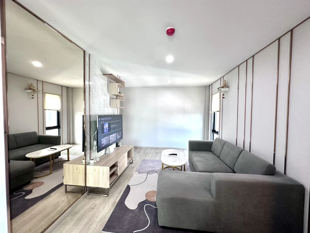 Selling Hi Condo Sukhumvit 93, corner unit. Headboard not adjacent to other units, unblocked view from the back. Fully furnished. Book now!