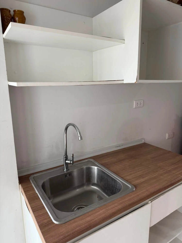 Selling a Hi Ladprao 130 unit with pool view, located on the 6th floor. Clean, bright, and airy. Perfect for those who enjoy decorating their own room