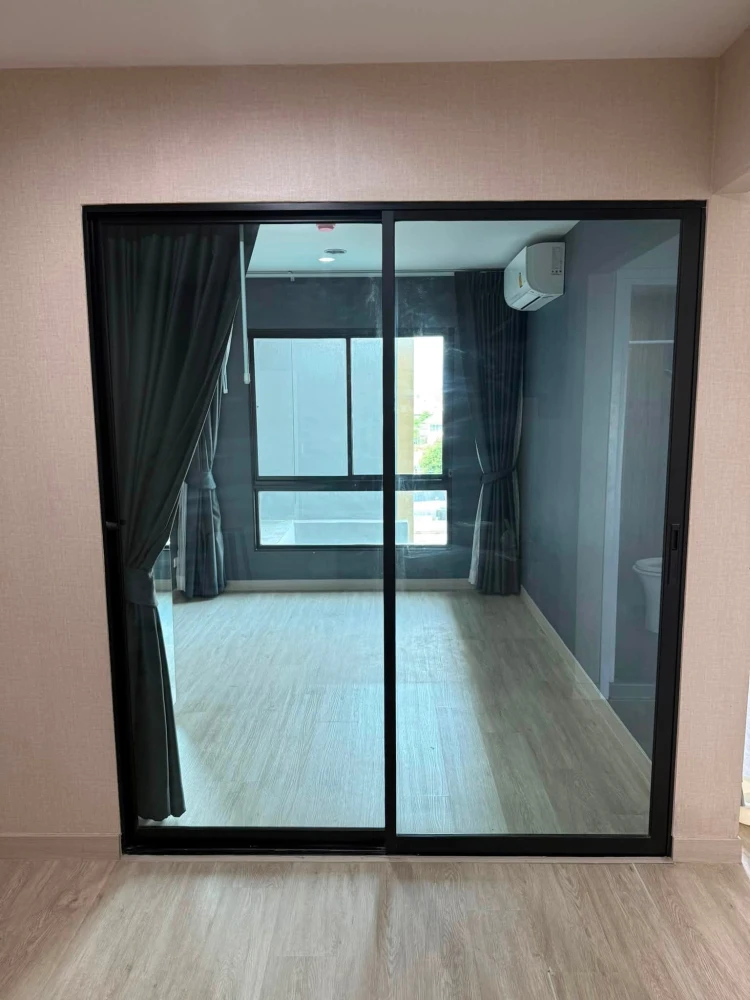 Selling a Hi Ladprao 130 unit with pool view, located on the 6th floor. Clean, bright, and airy. Perfect for those who enjoy decorating their own room