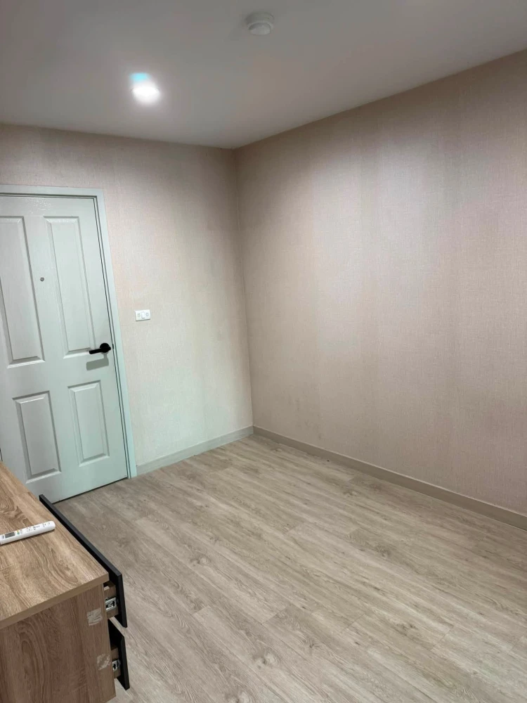 Selling a Hi Ladprao 130 unit with pool view, located on the 6th floor. Clean, bright, and airy. Perfect for those who enjoy decorating their own room