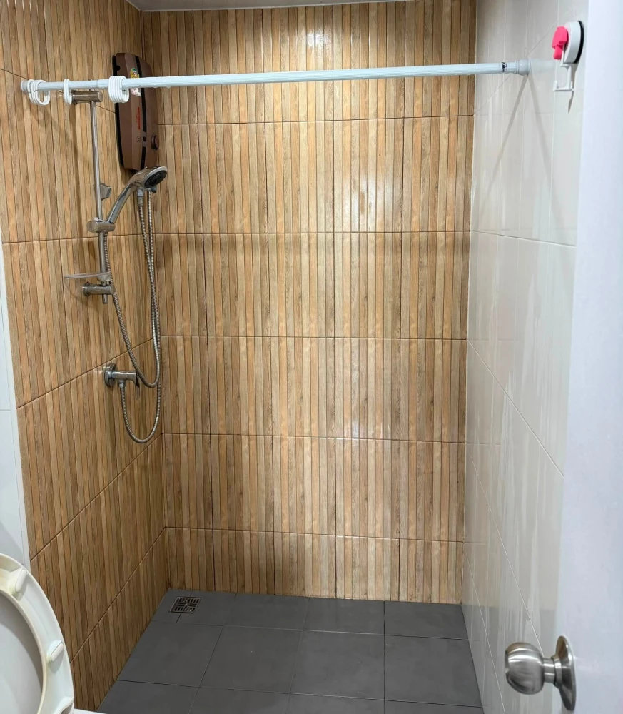 Selling a Hi Ladprao 130 unit with pool view, located on the 6th floor. Clean, bright, and airy. Perfect for those who enjoy decorating their own room