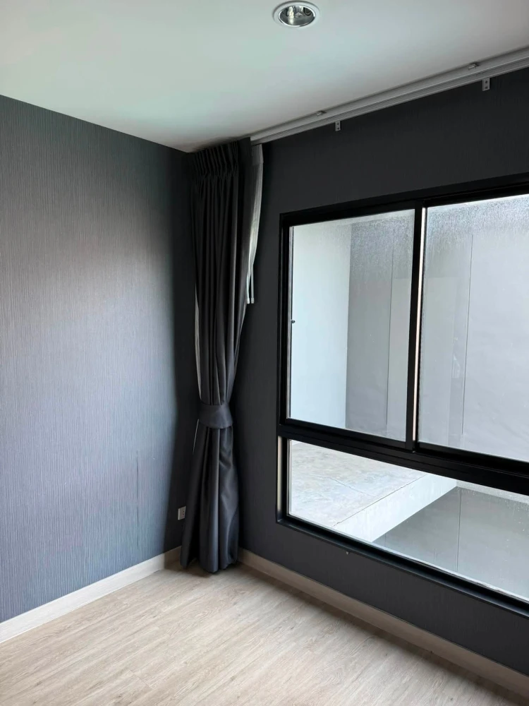 Selling a Hi Ladprao 130 unit with pool view, located on the 6th floor. Clean, bright, and airy. Perfect for those who enjoy decorating their own room