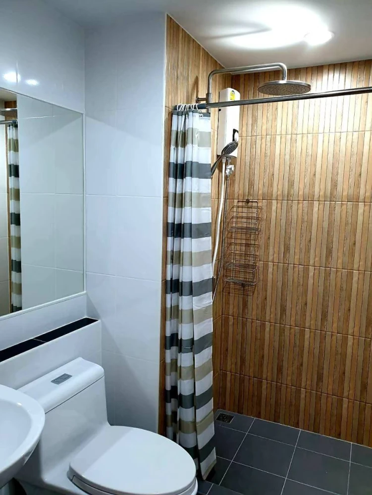 Selling a beautiful condo at Hi Ladprao 130 with pool view. Very convenient location, excellent facilities. Book now!