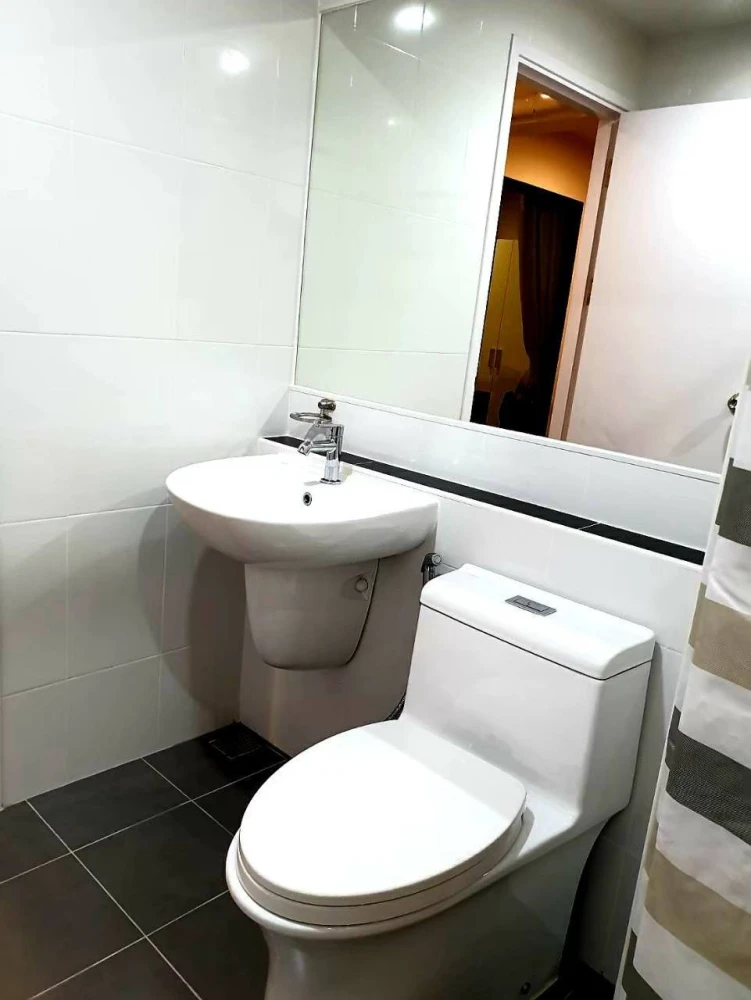 Selling a beautiful condo at Hi Ladprao 130 with pool view. Very convenient location, excellent facilities. Book now!