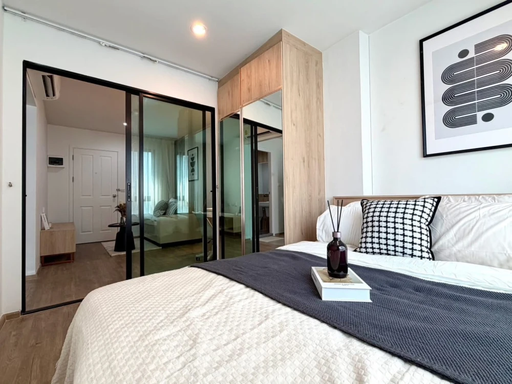 Selling a beautifully decorated, color-coordinated condo at Hi Sukhumvit 93. Fully furnished; just bring your bags and move in!