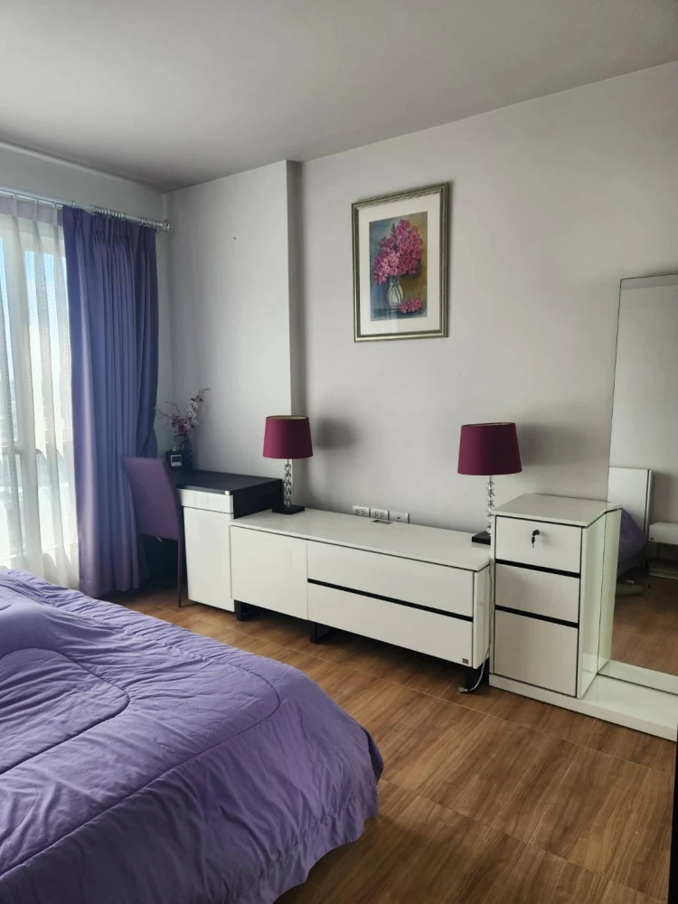 For sale: Hive Taksin Condo, excellent condition, ready to move in, swimming pool view, cool breeze, reserve now!