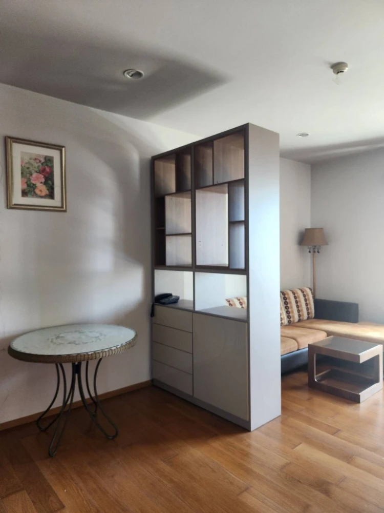 For sale: Hive Taksin Condo, excellent condition, ready to move in, swimming pool view, cool breeze, reserve now!