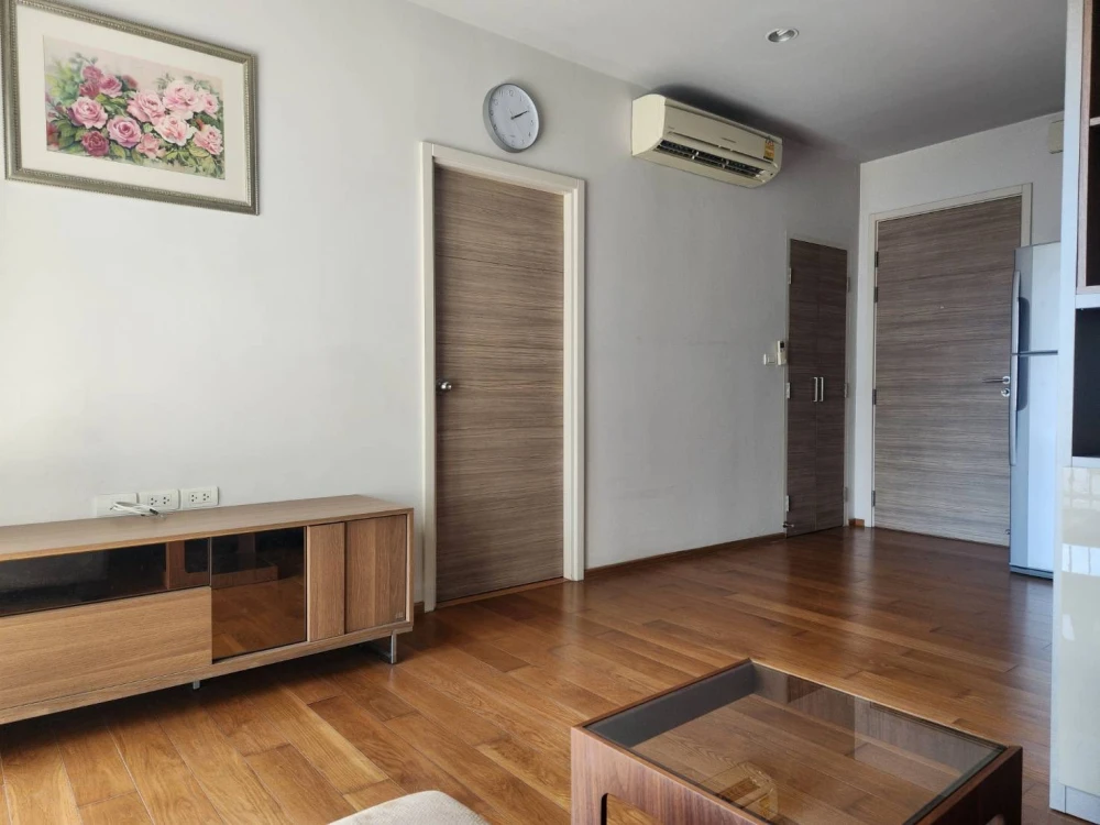For sale: Hive Taksin Condo, excellent condition, ready to move in, swimming pool view, cool breeze, reserve now!