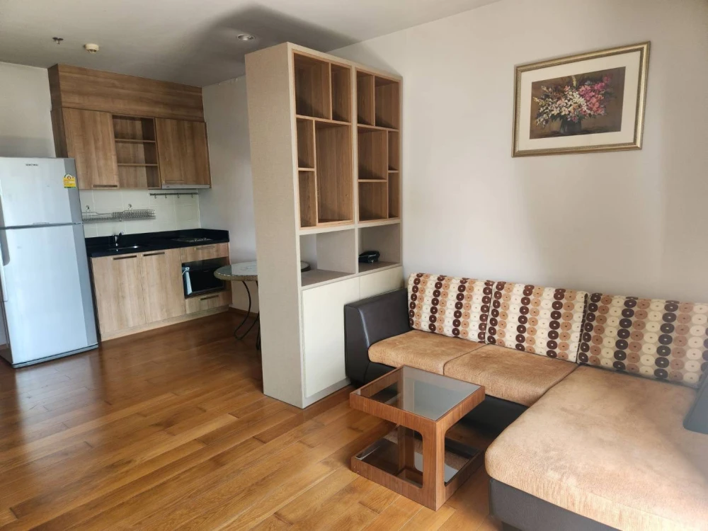 For sale: Hive Taksin Condo, excellent condition, ready to move in, swimming pool view, cool breeze, reserve now!