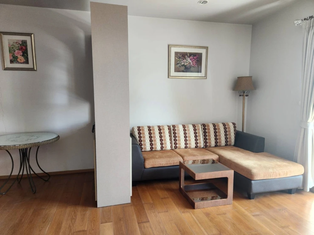 For sale: Hive Taksin Condo, excellent condition, ready to move in, swimming pool view, cool breeze, reserve now!