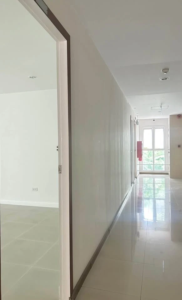 For sale: Hope and Guy Condotown, empty room, 2nd floor, good location, room decorating enthusiasts shouldn't miss out, reserve now!
