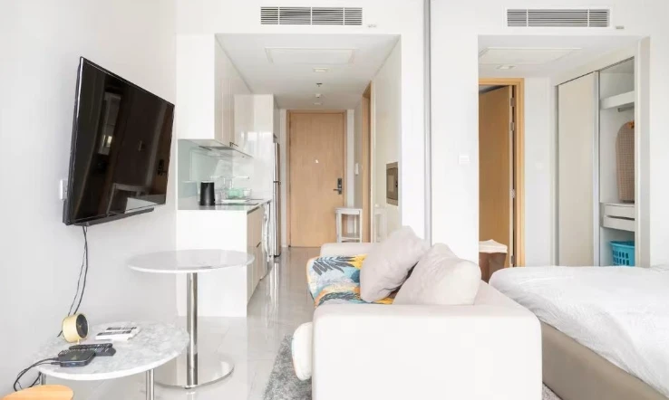 Selling Hyde Sukhumvit 11, 14th floor, fully furnished unit. Ready to move in. Book now!