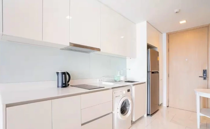 Selling Hyde Sukhumvit 11, 14th floor, fully furnished unit. Ready to move in. Book now!