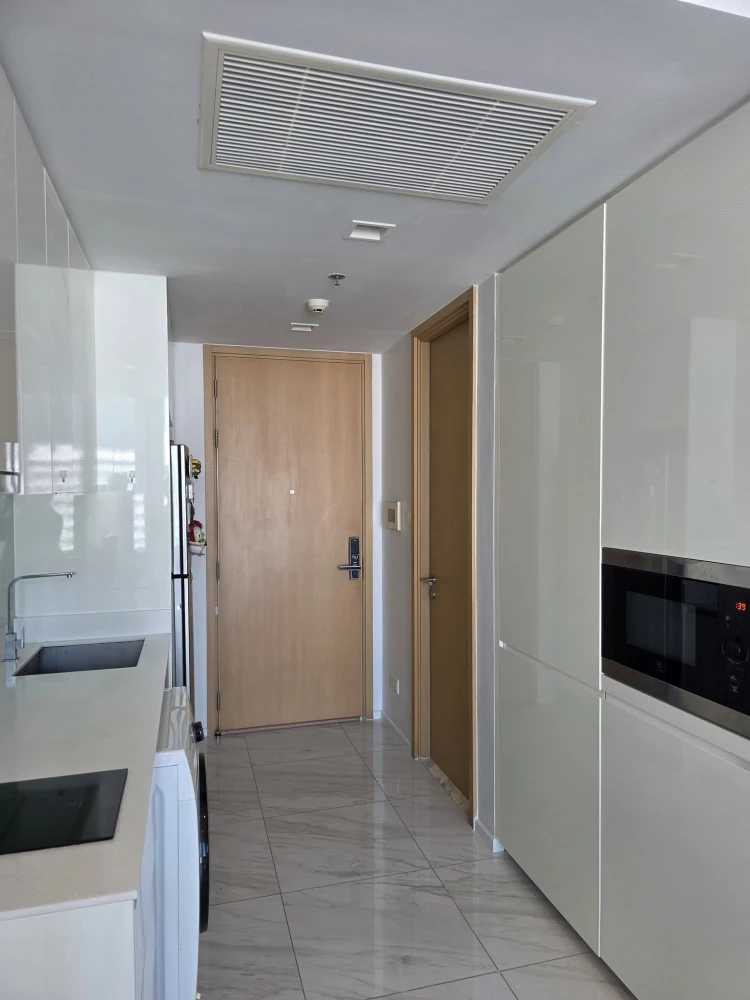 Selling HYDE Sukhumvit 11. A lovely, high-floor unit with city views. Spacious, fully furnished with appliances. Don't miss out on this great deal!