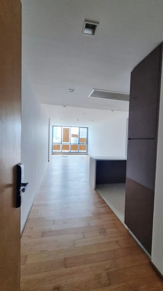 For sale: Hyde Sukhumvit 13, spacious, high floor with beautiful city skyline view. Don't miss it!