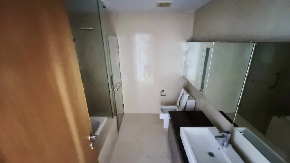 For sale: Hyde Sukhumvit 13, spacious, high floor with beautiful city skyline view. Don't miss it!