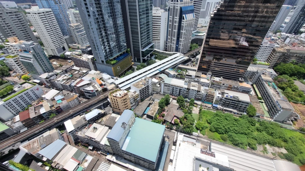 For sale: Hyde Sukhumvit 13, spacious, high floor with beautiful city skyline view. Don't miss it!