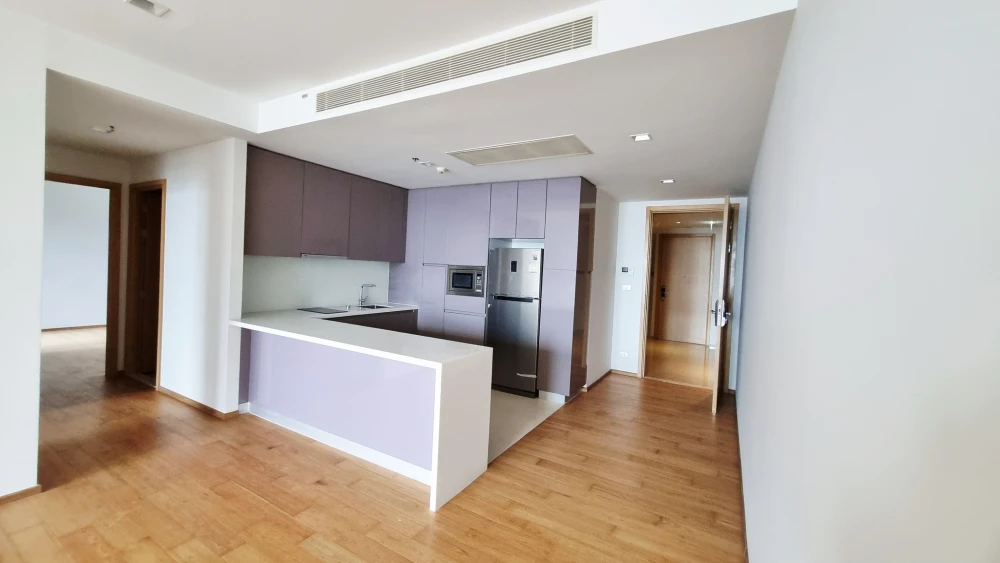 For sale: Hyde Sukhumvit 13, spacious, high floor with beautiful city skyline view. Don't miss it!