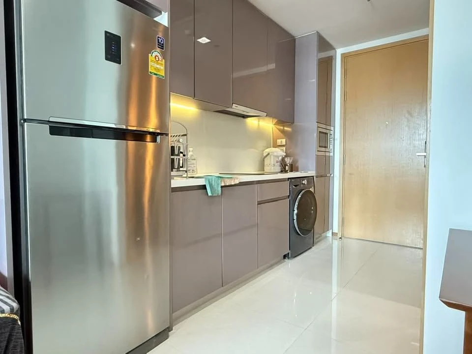 For sale: Hyde Sukhumvit 13, 1 bedroom, 1 bathroom, fully furnished + electrical appliances. If you don't reserve, you'll really miss out.