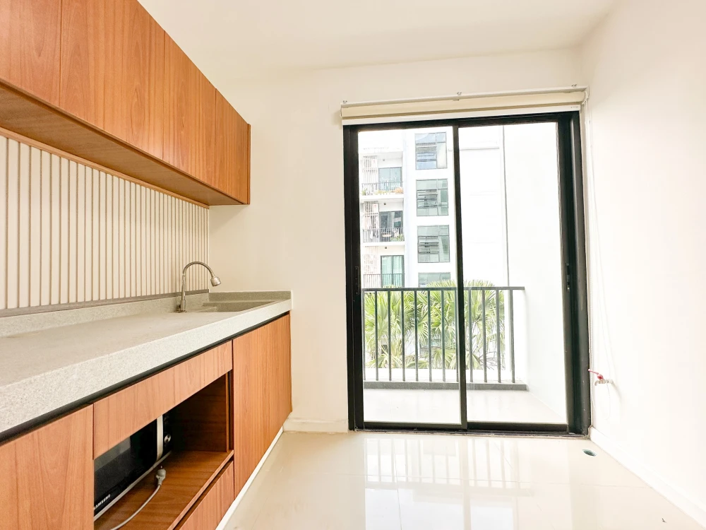 Selling I Condo Sukhumvit 105. Beautiful unit, fully furnished. Book now!