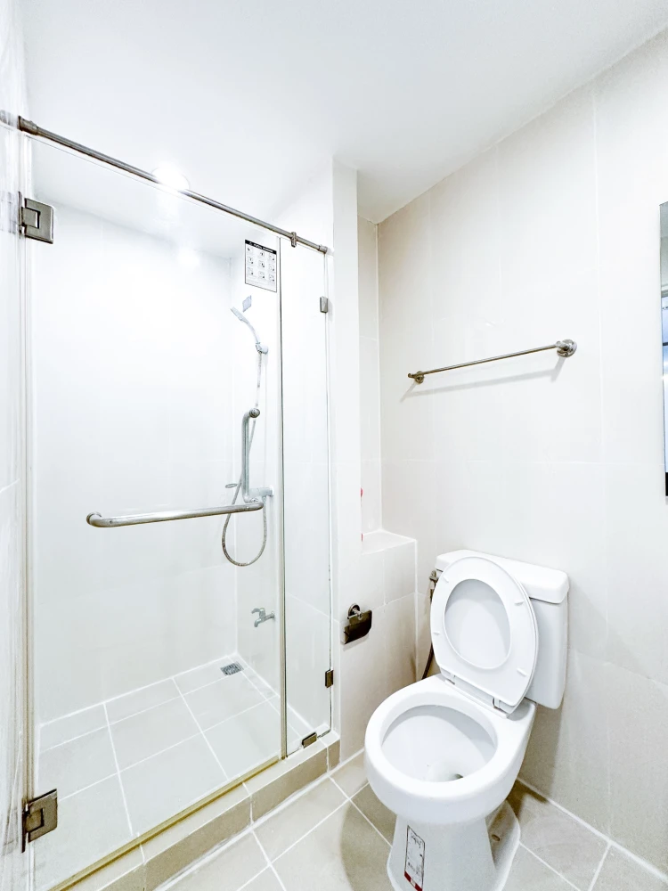 Selling I Condo Sukhumvit 105. Beautiful unit, fully furnished. Book now!