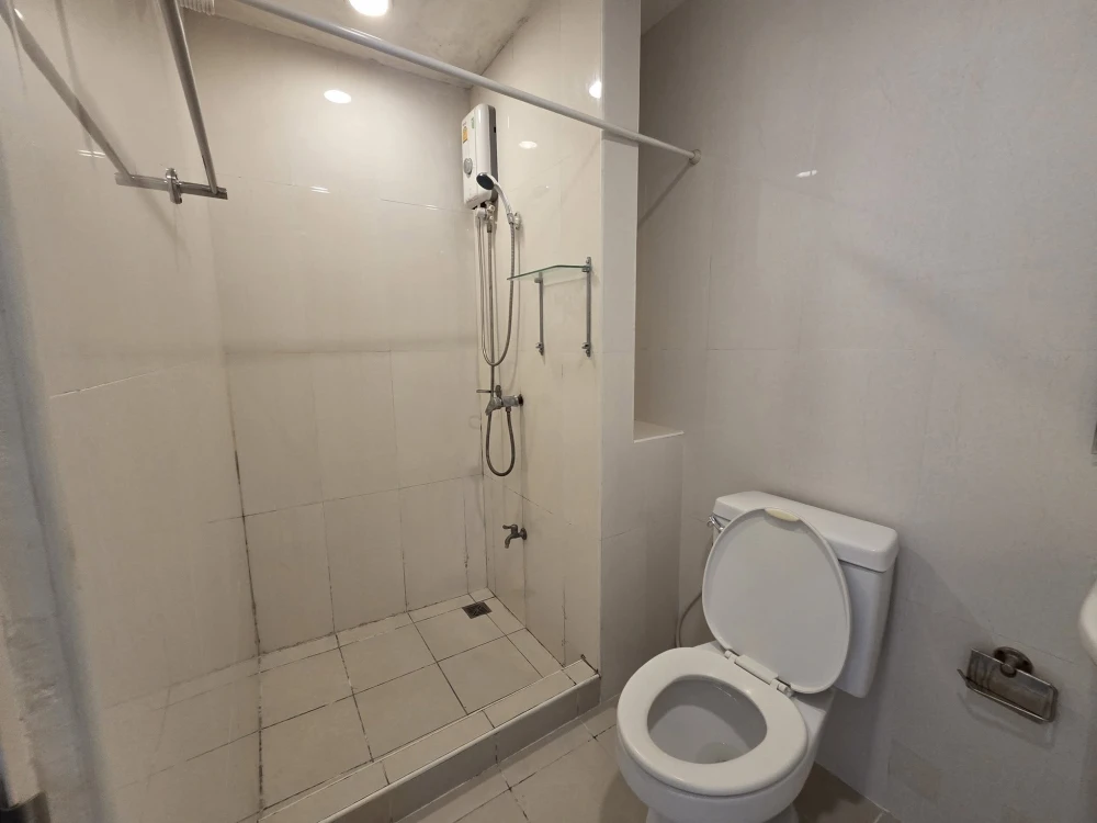 For sale: i Condo Sukhumvit 105, potential location, convenient transportation, fully furnished, must reserve.