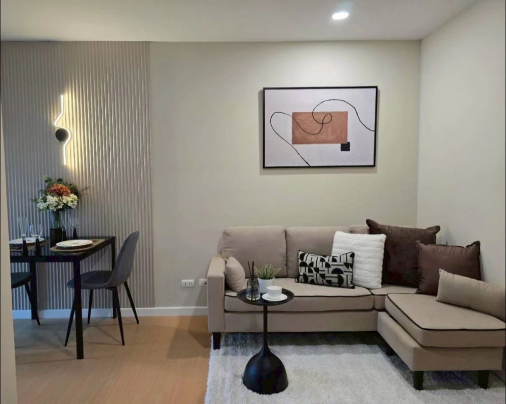 For sale: i Condo Sukhumvit 105. Stylishly decorated room. Comfortable atmosphere. Full of freebies! Must reserve quickly.