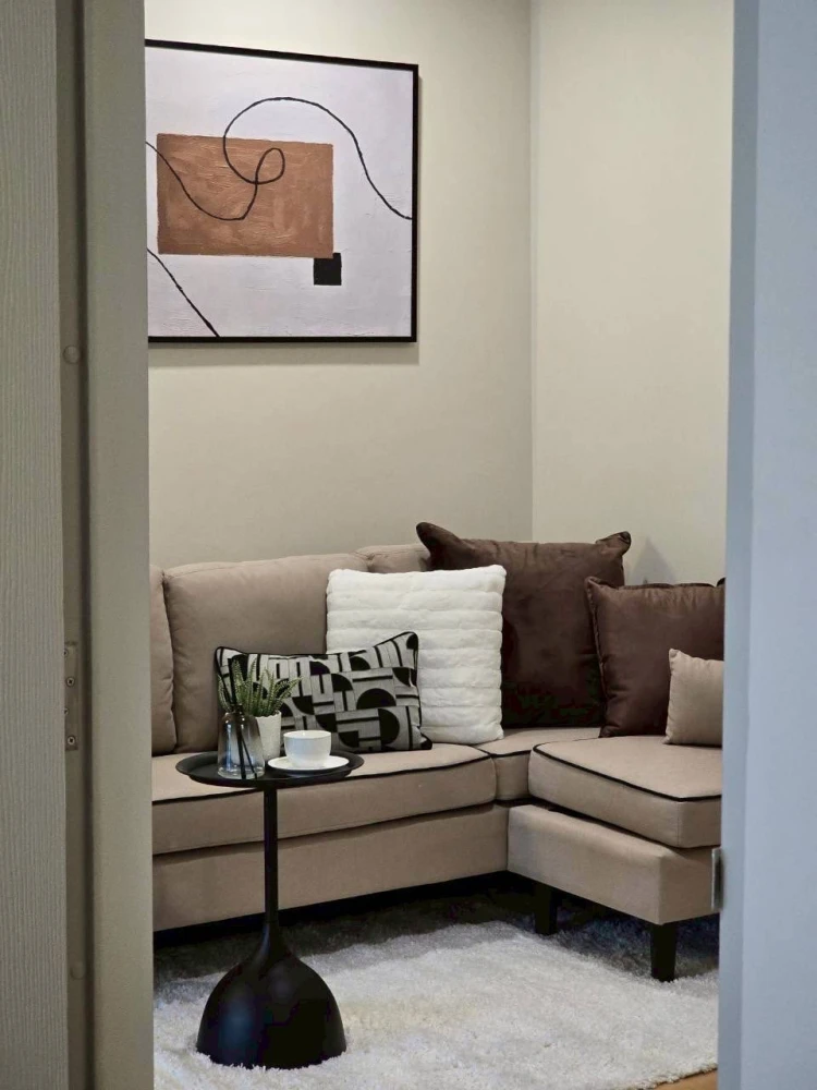For sale: i Condo Sukhumvit 105. Stylishly decorated room. Comfortable atmosphere. Full of freebies! Must reserve quickly.