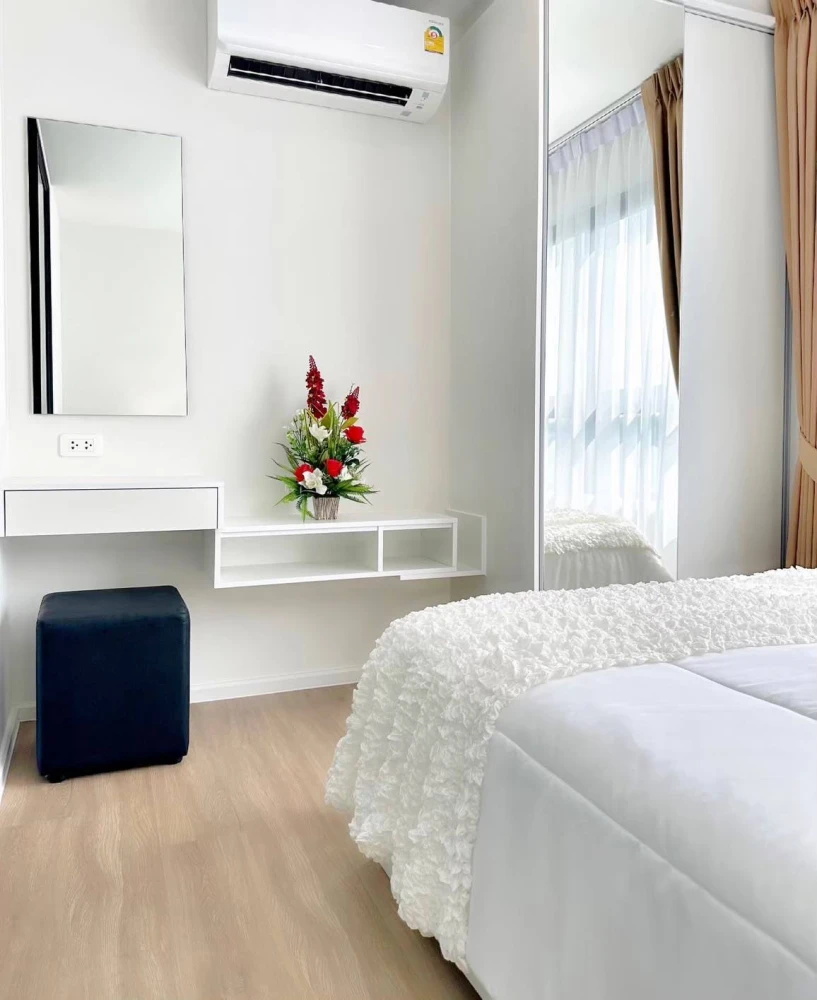 Selling iCondo Active Phatthanakan, 4th floor unit, fully furnished with appliances. Don't miss out!