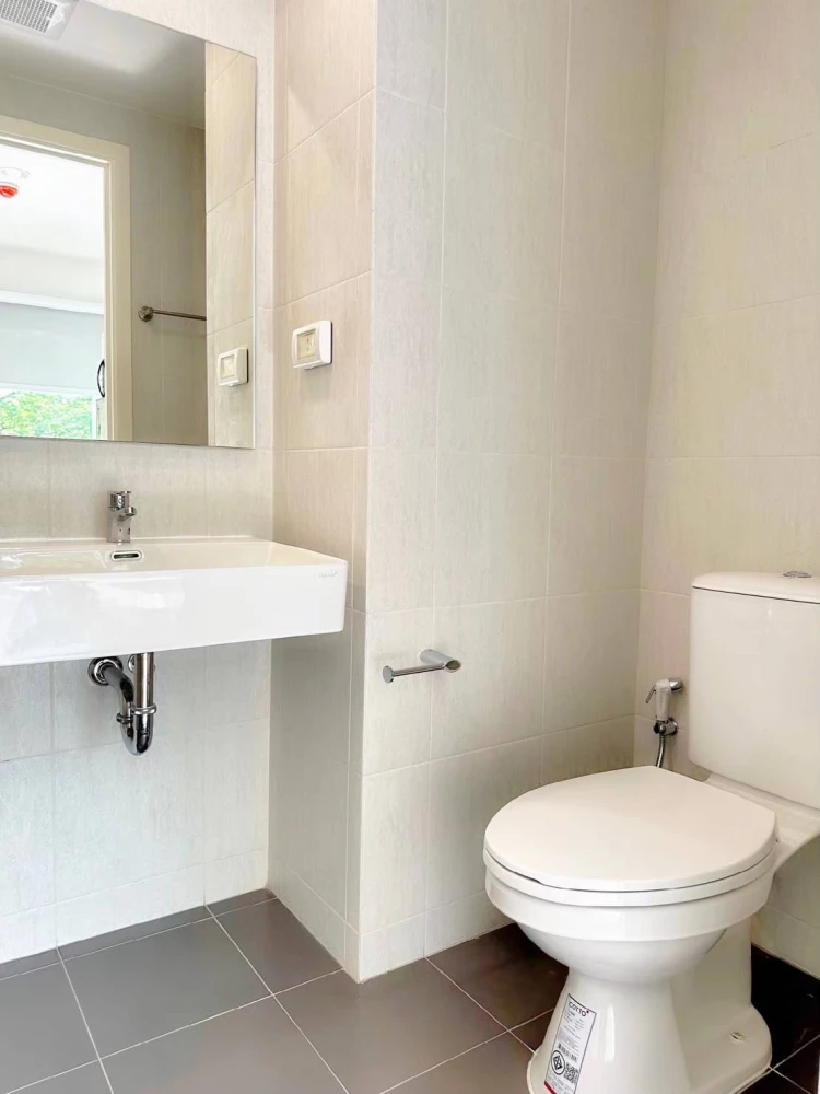 Selling iCondo Active Phatthanakan, 4th floor unit, fully furnished with appliances. Don't miss out!