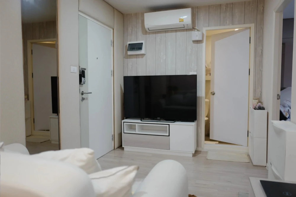 For sale: Icondo Green Space Sukhumvit 77, Phase 1, 7th floor, corner unit, fully furnished with built-in furniture. Reserve now and you won't be disa