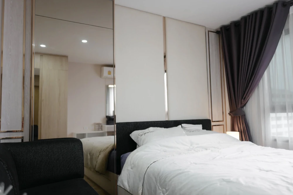 For sale: Icondo Green Space Sukhumvit 77, Phase 1, 7th floor, corner unit, fully furnished with built-in furniture. Reserve now and you won't be disa
