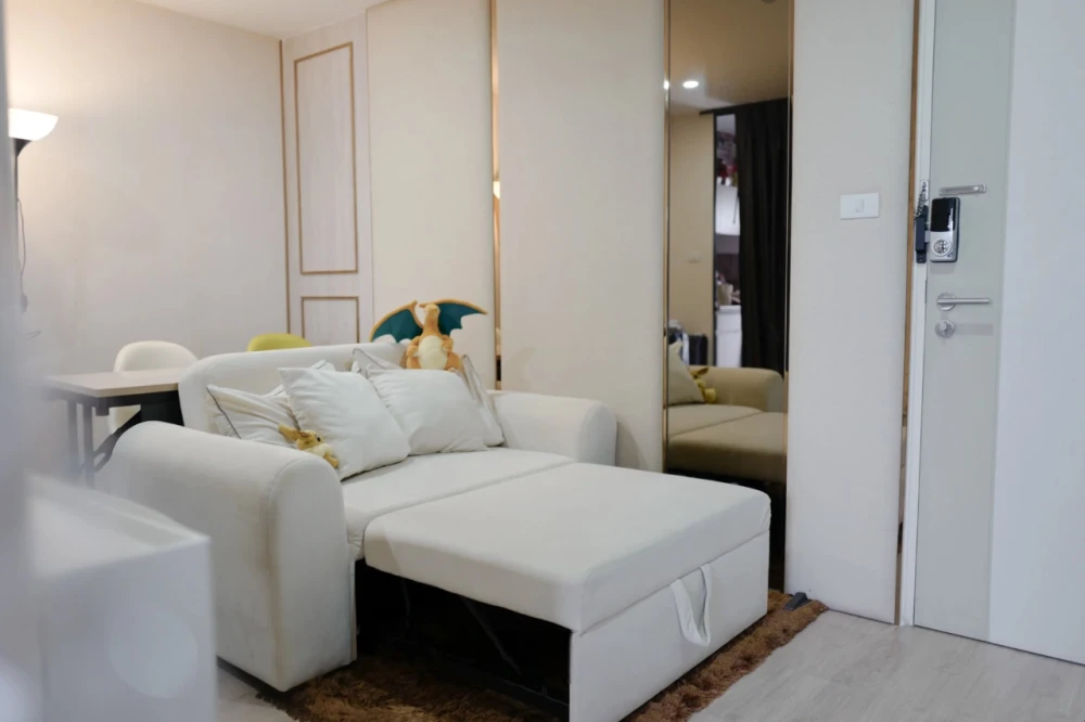 For sale: Icondo Green Space Sukhumvit 77, Phase 1, 7th floor, corner unit, fully furnished with built-in furniture. Reserve now and you won't be disa