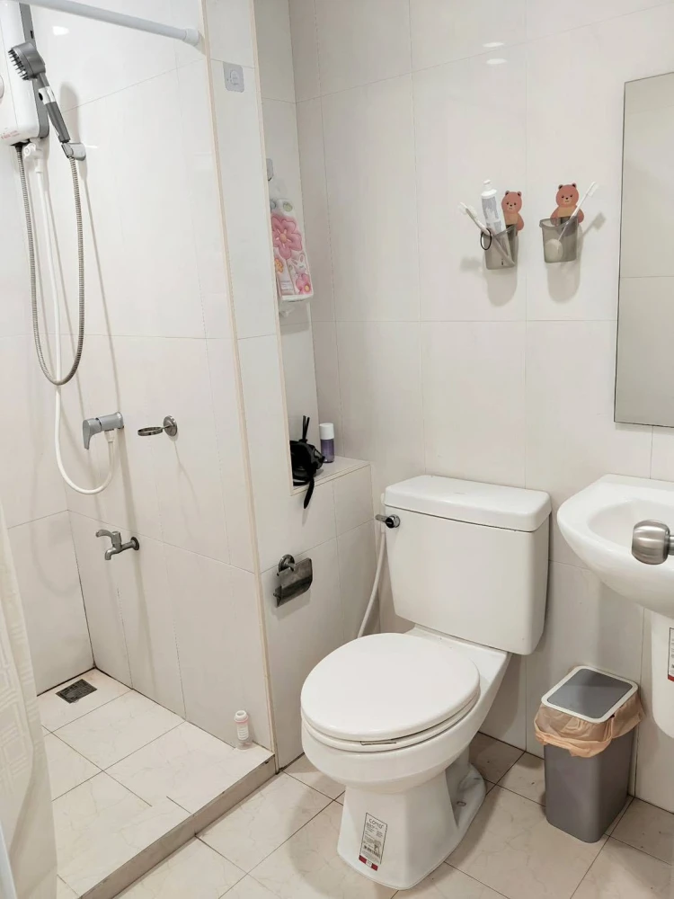 Selling iCondo Ngamwongwan 2, 1 bedroom, 1 bathroom, 1st floor. Fully furnished. Just bring your bags and move in!