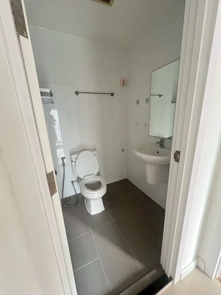For sale: Icondo Salaya 2, nice room, good location, fully furnished, just bring your bags and move in.