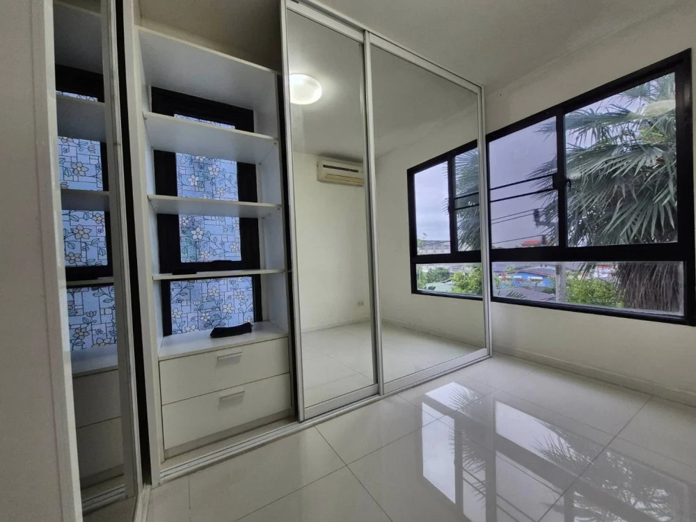 For sale: iCondo Sukhapiban 2, spacious rooms with plenty of usable space, comes with complete amenities. Reserve now!