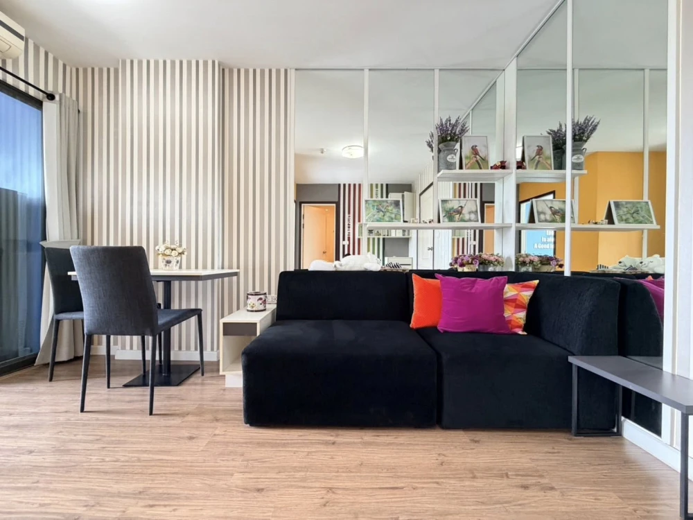 Selling iCondo Sukhumvit 103, 1 bedroom, 1 bathroom. High-quality wallpaper installed. Convenient location. Don't miss out!