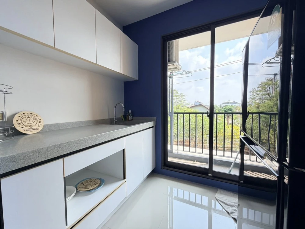 Selling iCondo Sukhumvit 103, 1 bedroom, 1 bathroom. High-quality wallpaper installed. Convenient location. Don't miss out!
