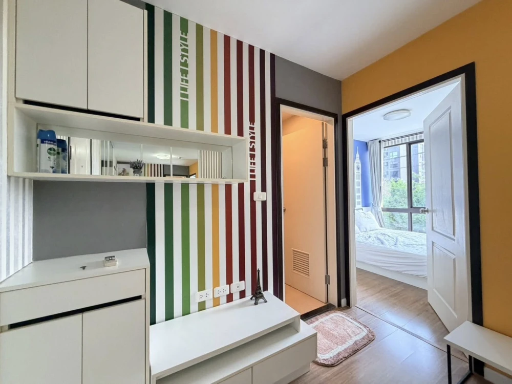 Selling iCondo Sukhumvit 103, 1 bedroom, 1 bathroom. High-quality wallpaper installed. Convenient location. Don't miss out!