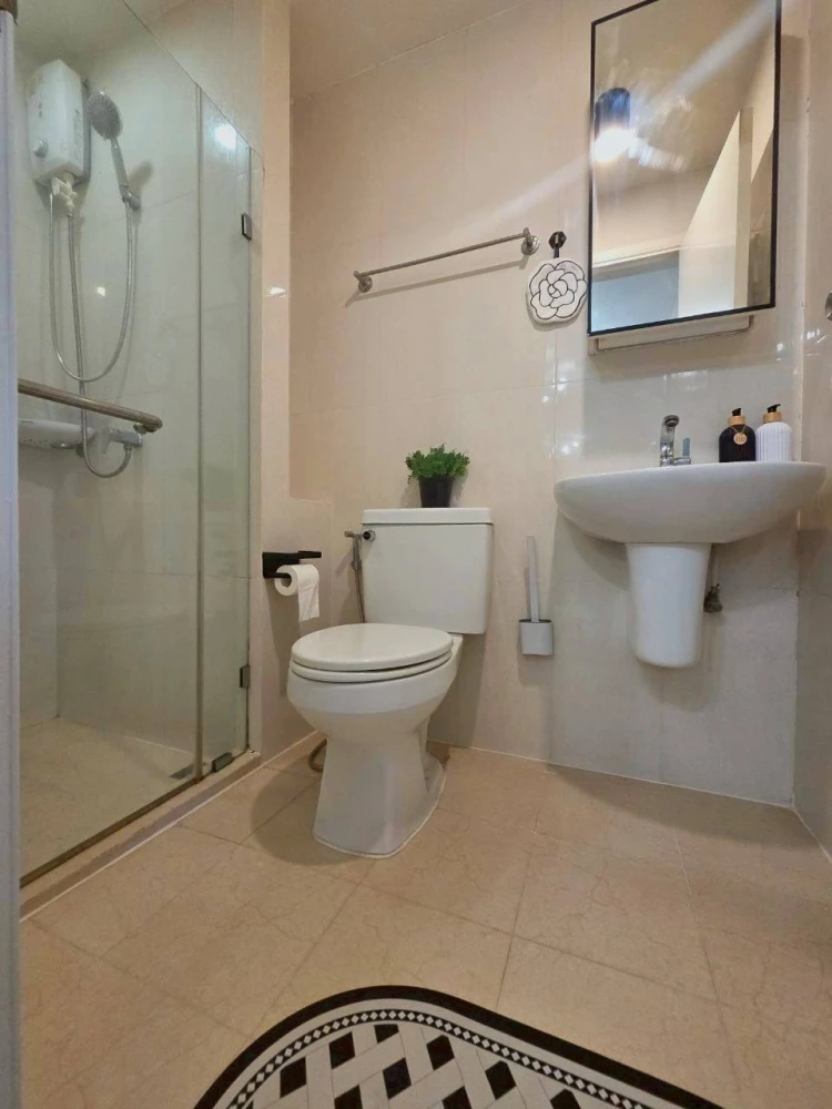 Selling Icondo Sukhumvit 103, 1 bedroom, 1 bathroom unit. Unobstructed view. Fully furnished with appliances. Don't miss out!