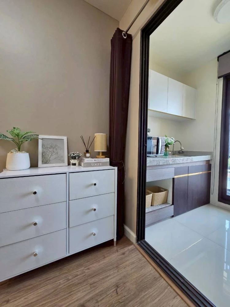 Selling Icondo Sukhumvit 103, 1 bedroom, 1 bathroom unit. Unobstructed view. Fully furnished with appliances. Don't miss out!