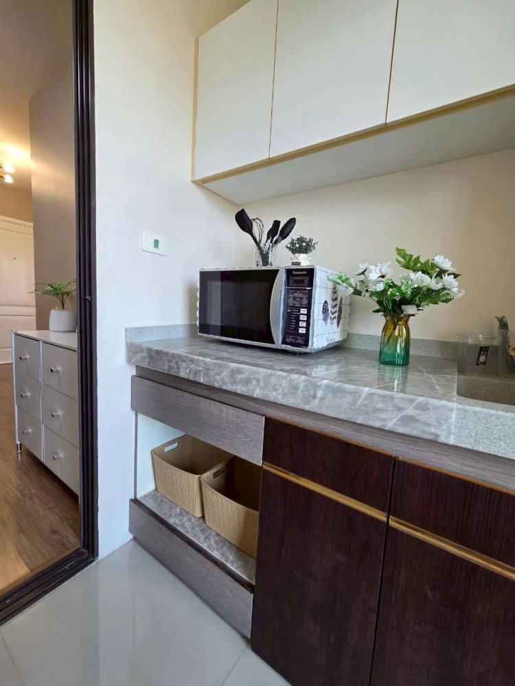 Selling Icondo Sukhumvit 103, 1 bedroom, 1 bathroom unit. Unobstructed view. Fully furnished with appliances. Don't miss out!