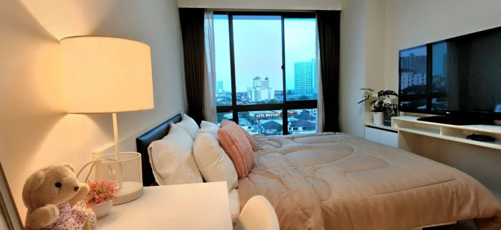 Selling Icondo Sukhumvit 103, 1 bedroom, 1 bathroom unit. Unobstructed view. Fully furnished with appliances. Don't miss out!