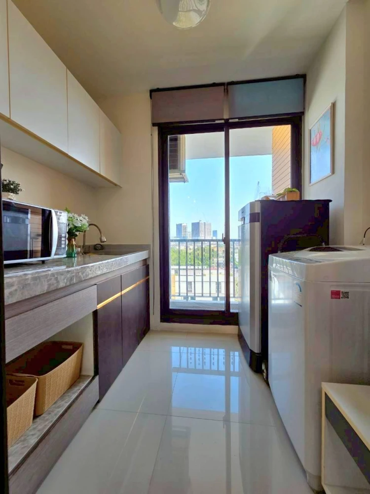 Selling Icondo Sukhumvit 103, 1 bedroom, 1 bathroom unit. Unobstructed view. Fully furnished with appliances. Don't miss out!