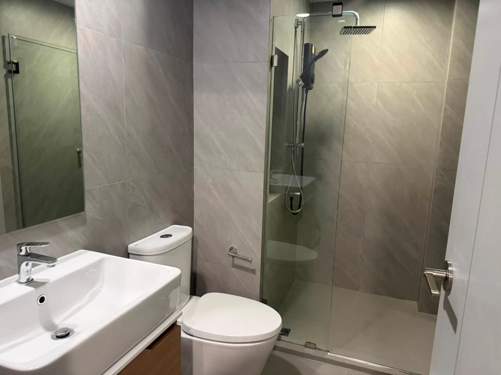 Selling Ideo Chula Samyan, 30th floor, corner unit, open city view, bright and airy, receiving plenty of natural light. Don't miss out!